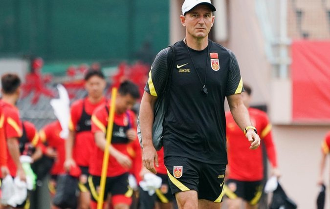 国足集训武磊朱辰杰缺席 教练组引入瑜伽训练