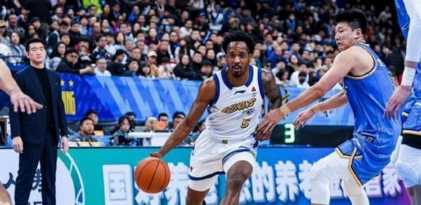 西班牙U16全国联赛，上港U16打了样