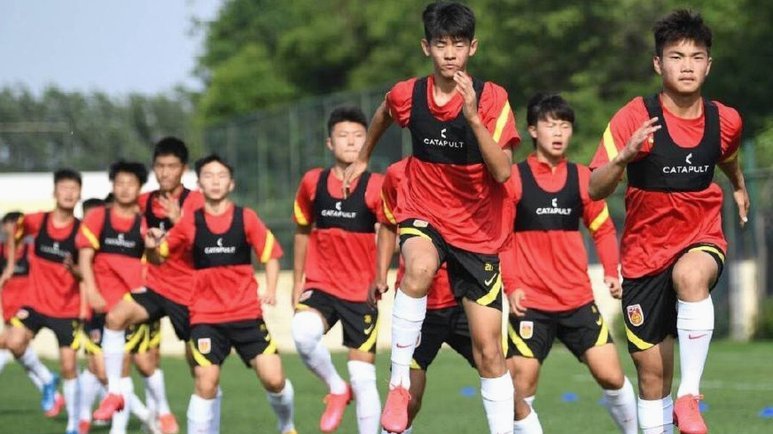 董路 vs. 嗨球：足球青训的现实困境