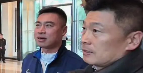 海港俱乐部证实：吾米提江遭4S店员工试驾车撞伤